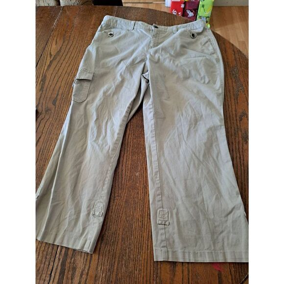 Size 14 Croft & Barrow Stretch Khaki Tan Capris Skimmers with Pockets Belt Loops - Picture 1 of 10